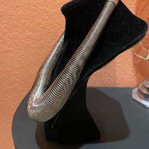 Metal slinky necklace, light weight